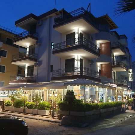 Hotel Dollari Kryemëdhej Dış mekan fotoğraf