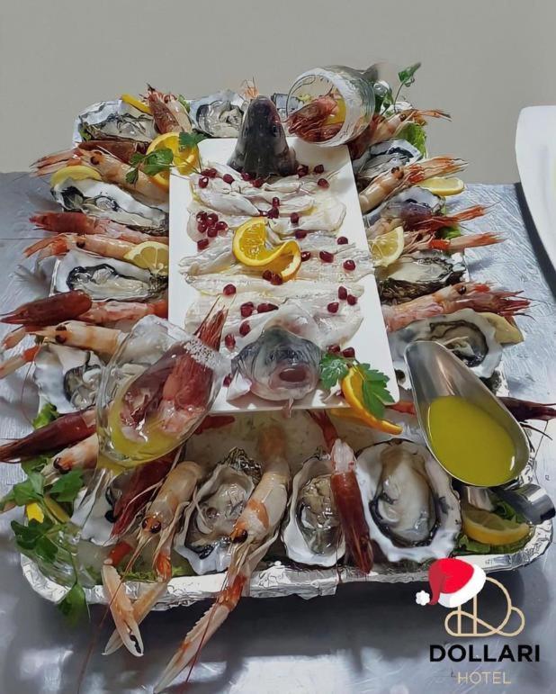 Hotel Dollari Kryemëdhej Dış mekan fotoğraf